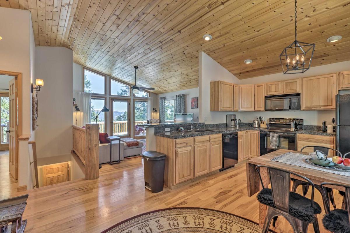 Idyllic Fairplay Cabin with Mt Silverheels View - Housity