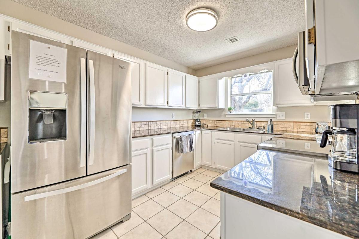 Fayetteville Home with Hot Tub about 3 Mi to U of A! - Housity