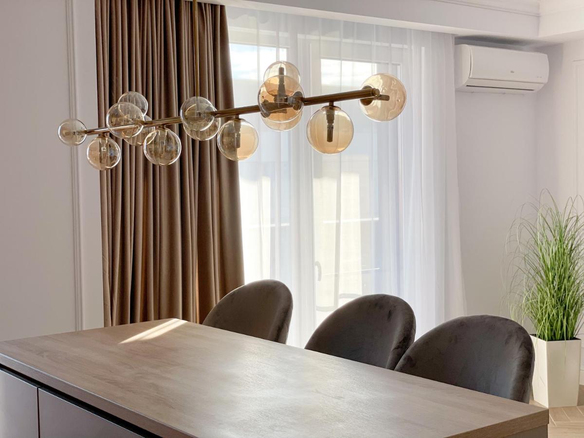 Selling Sunset Apartments - Housity