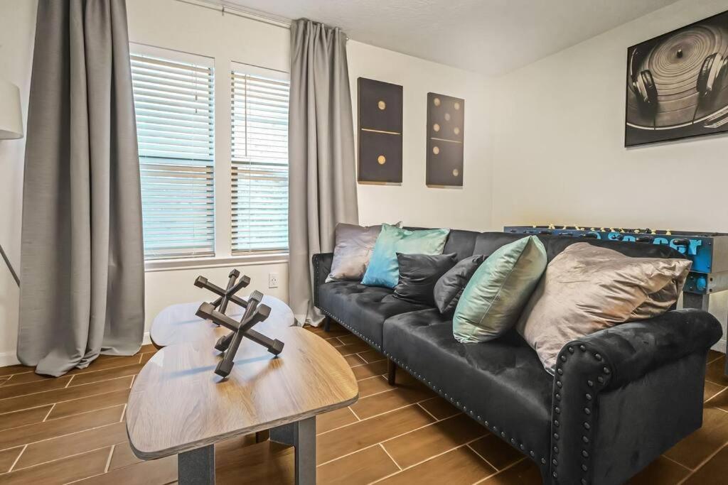 Beautiful & cozy vacation home in Spring Texas. - Housity
