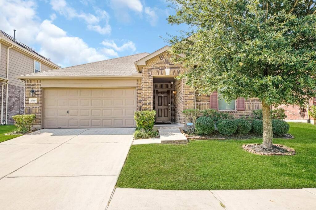 Beautiful & cozy vacation home in Spring Texas. - Housity