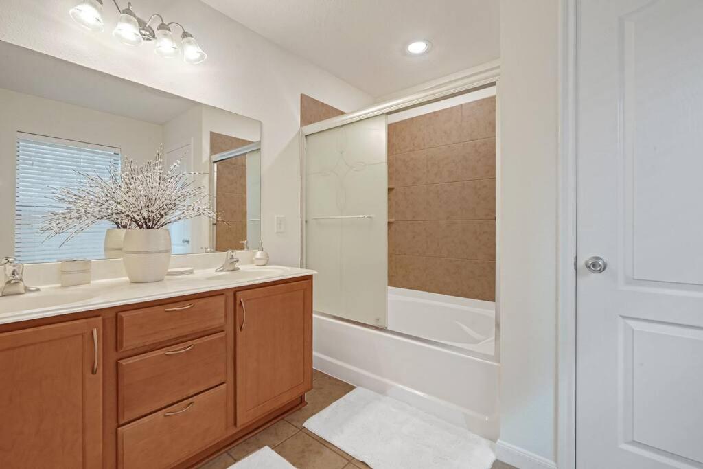Beautiful & cozy vacation home in Spring Texas. - Housity