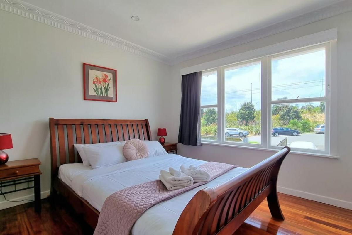 Family Gem in Hillsborough with Free Parking - Housity