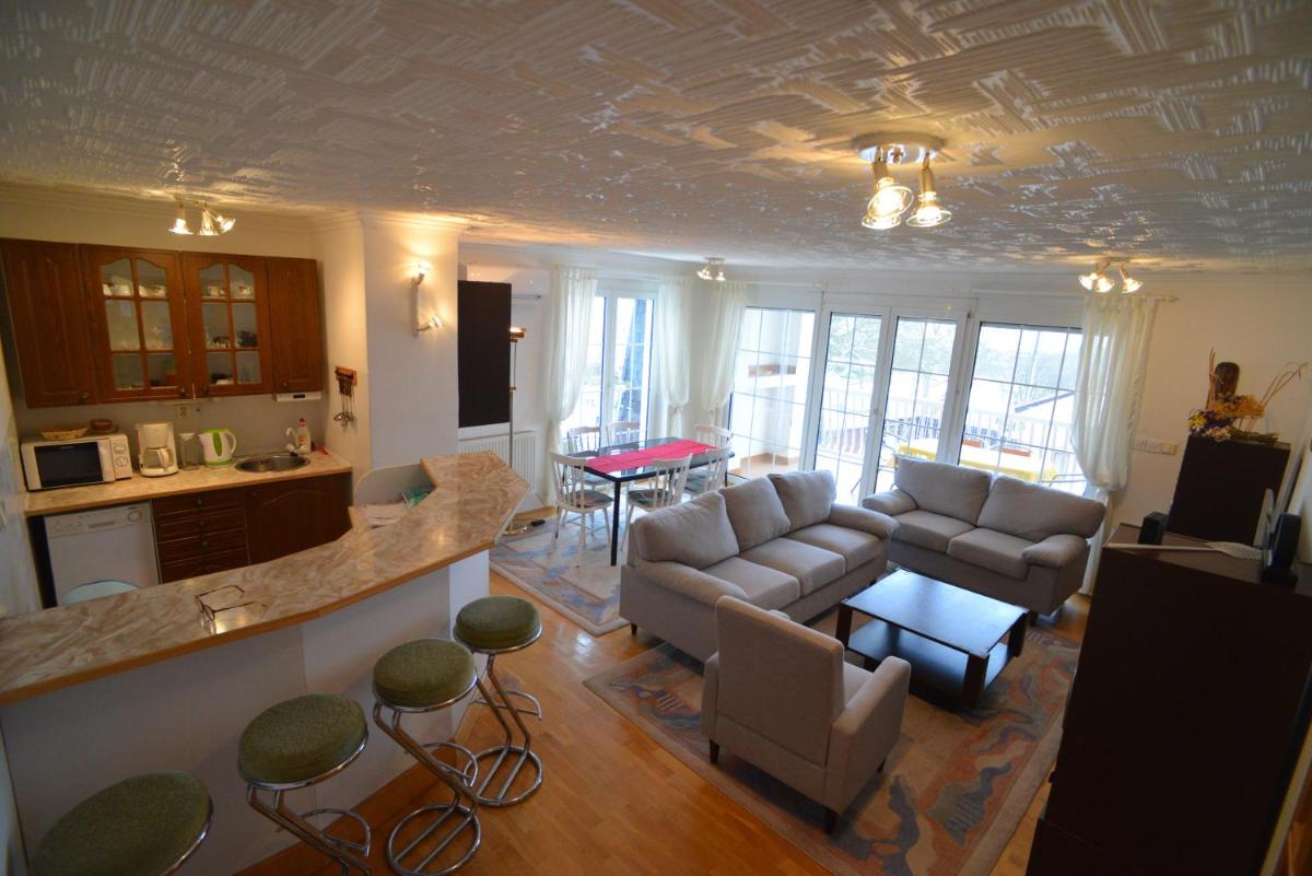 Apartment near Lake in Pilsen - Housity