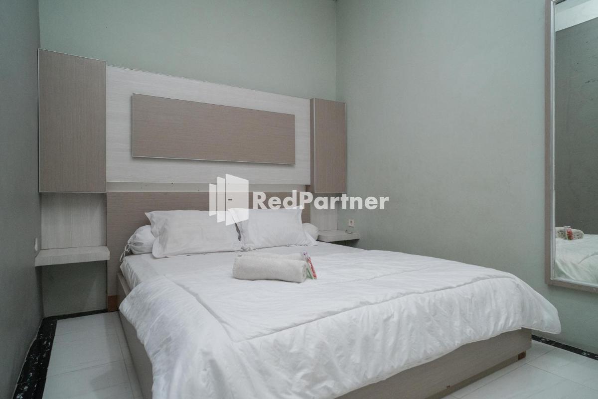 Yayah Rooms Bogor Syariah Mitra RedDoorz - Housity