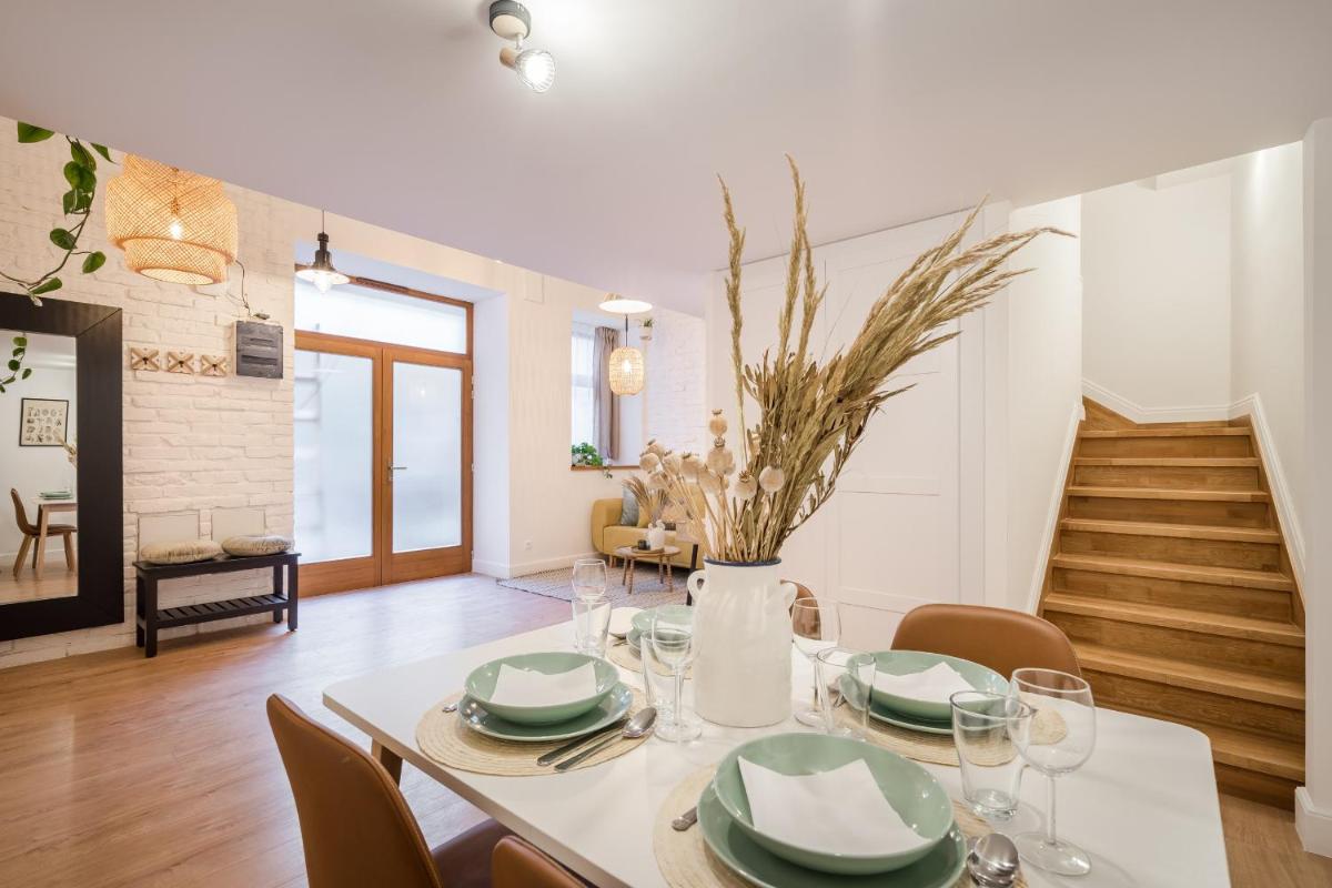 ROOMLI Boho Chic Apartments - Housity