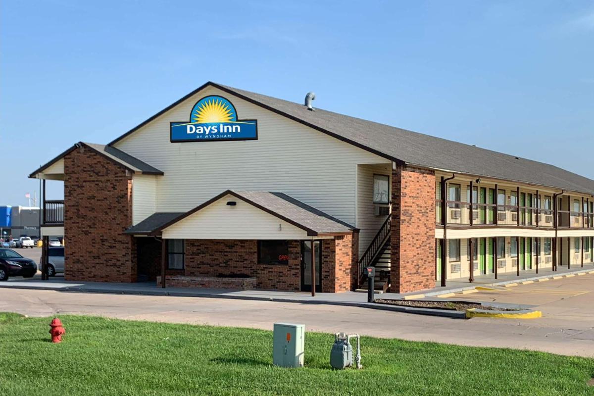 Days Inn by Wyndham Pratt - Housity