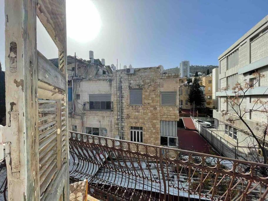 Private Room with balcony in the heart of Haifa - Housity