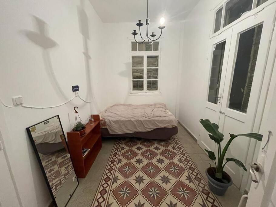Private Room with balcony in the heart of Haifa - Housity