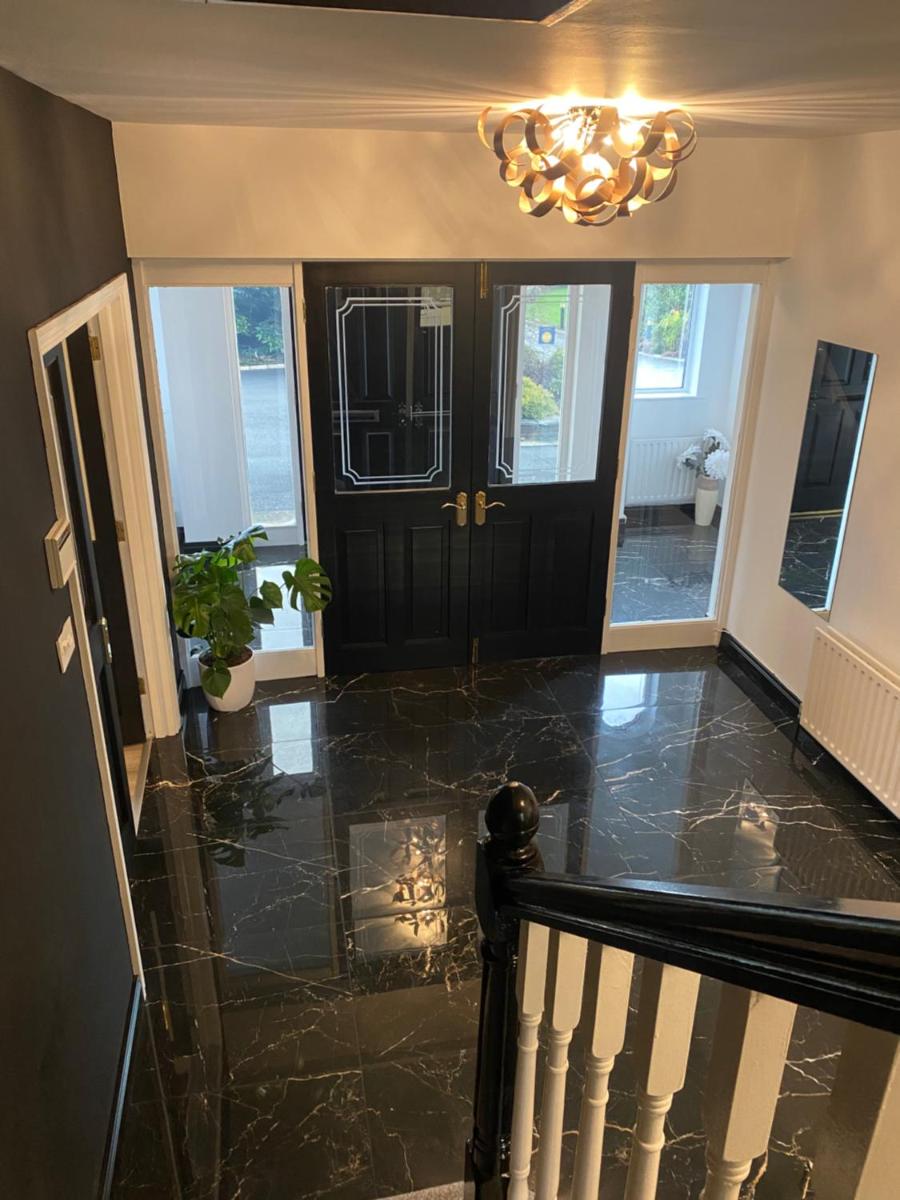 Luxury Manor, Private, Double Garage, Hot tub, Wifi - Housity