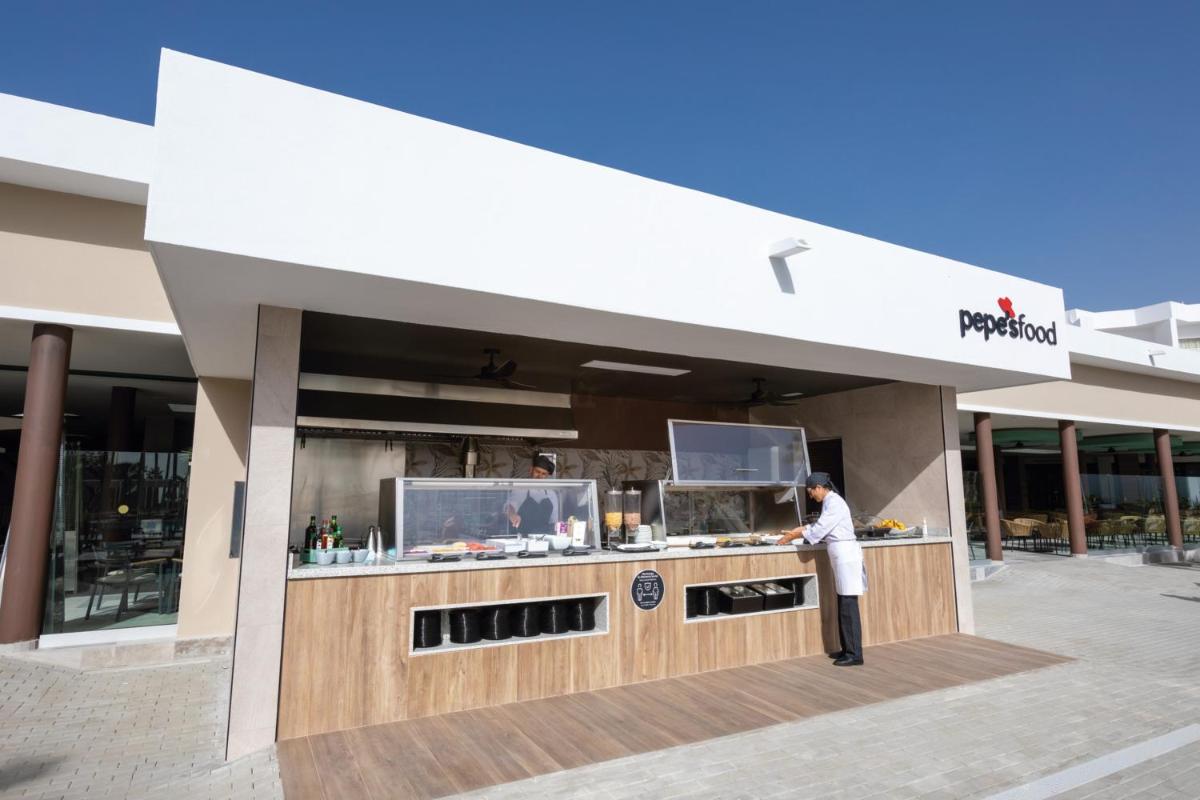Imagen de la galería de Hotel Riu Paraiso Lanzarote - All Inclusive, en Puerto del Carmen