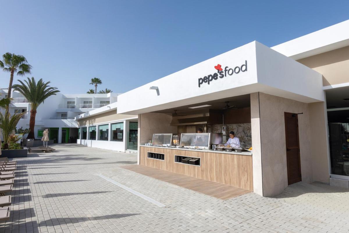 Clientes alojados en Hotel Riu Paraiso Lanzarote - All Inclusive