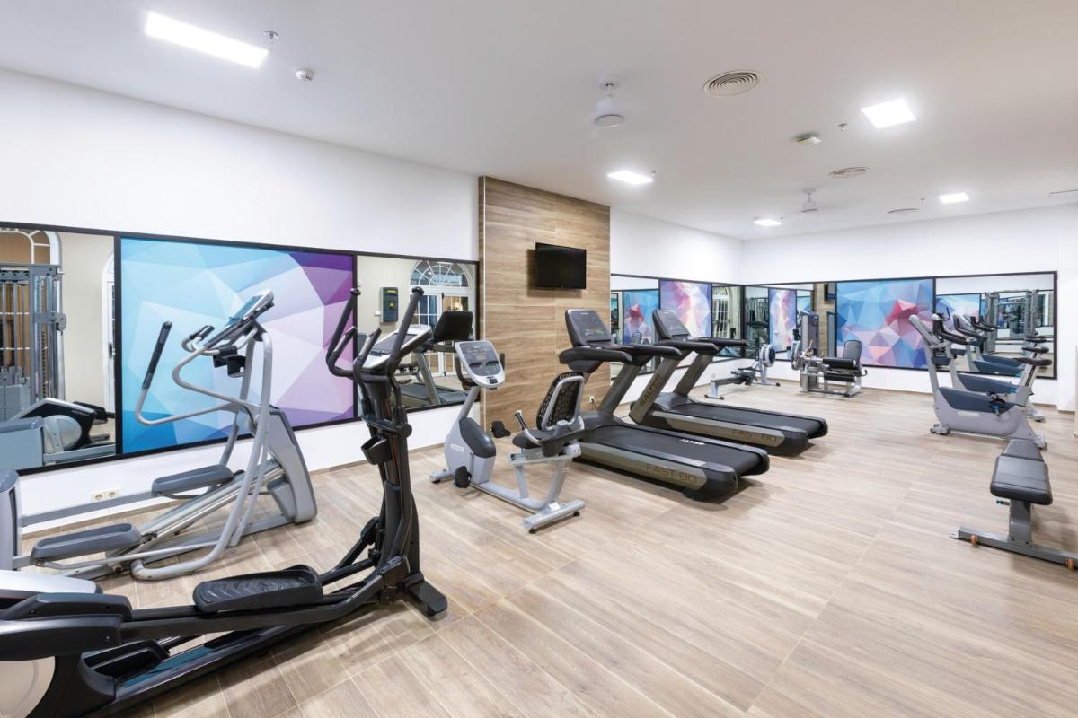 Gimnasio o instalaciones de fitness de Hotel Riu Paraiso Lanzarote - All Inclusive