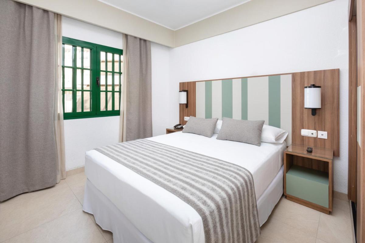 Cama o camas de una habitación en Hotel Riu Paraiso Lanzarote - All Inclusive