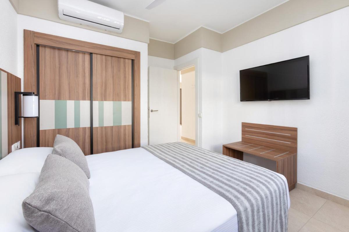 Cama o camas de una habitación en Hotel Riu Paraiso Lanzarote - All Inclusive