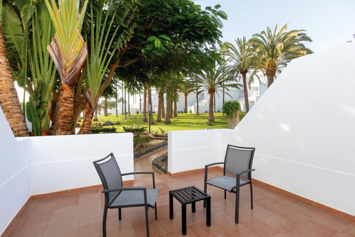 Jardín al aire libre en Hotel Riu Paraiso Lanzarote - All Inclusive