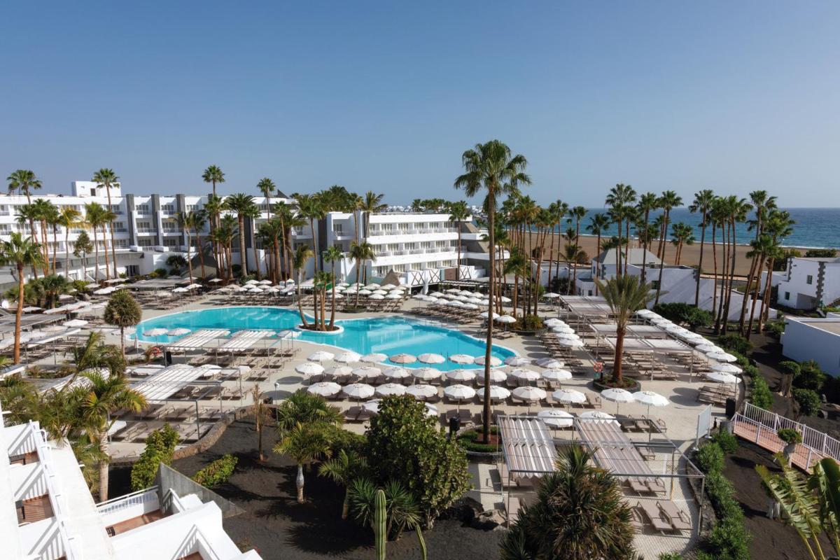 Piscina en o cerca de Hotel Riu Paraiso Lanzarote - All Inclusive