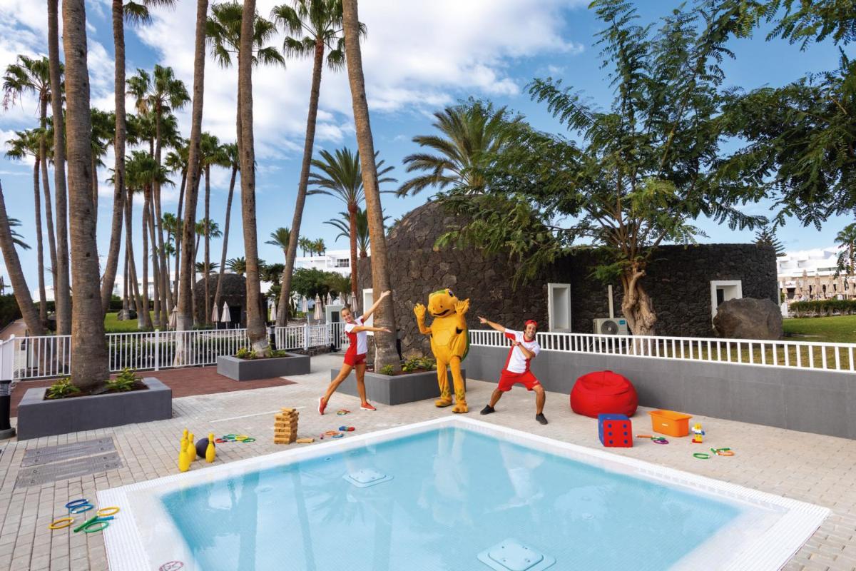 Piscina en o cerca de Hotel Riu Paraiso Lanzarote - All Inclusive