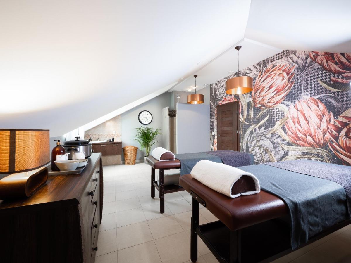 Hotel Sobienie Królewskie - Housity