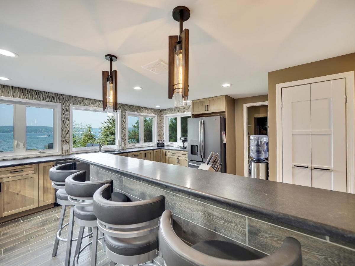 Lakeview Bungalow - Housity