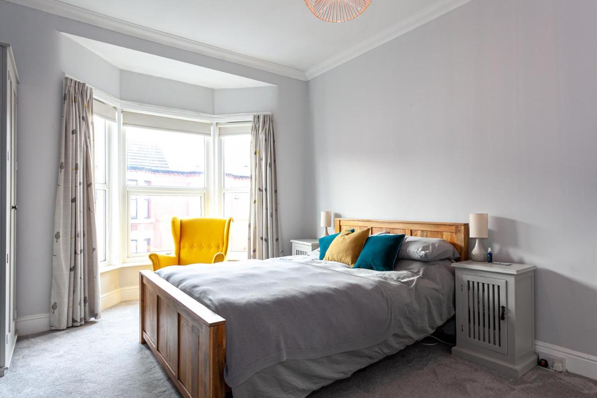 Large and Luminous Liverpool Home With Garden - Housity