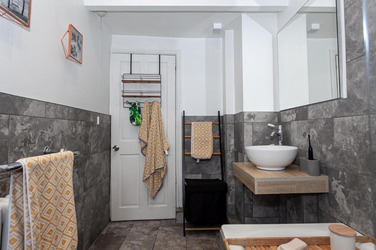 Large and Luminous Liverpool Home With Garden - Housity