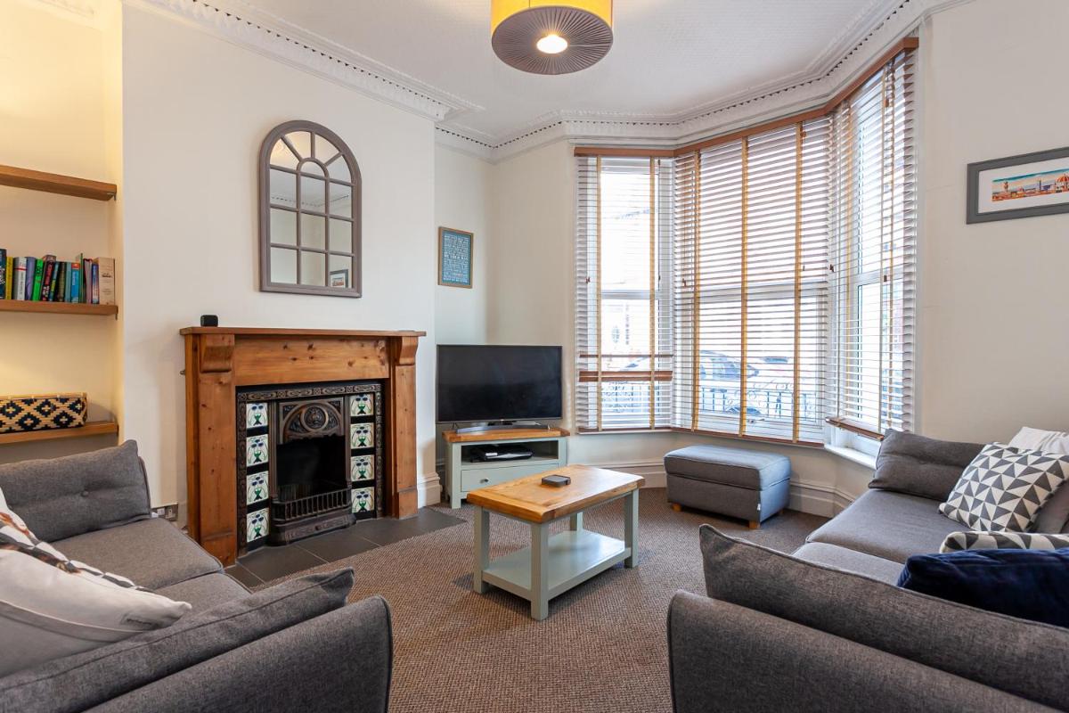 Large and Luminous Liverpool Home With Garden - Housity