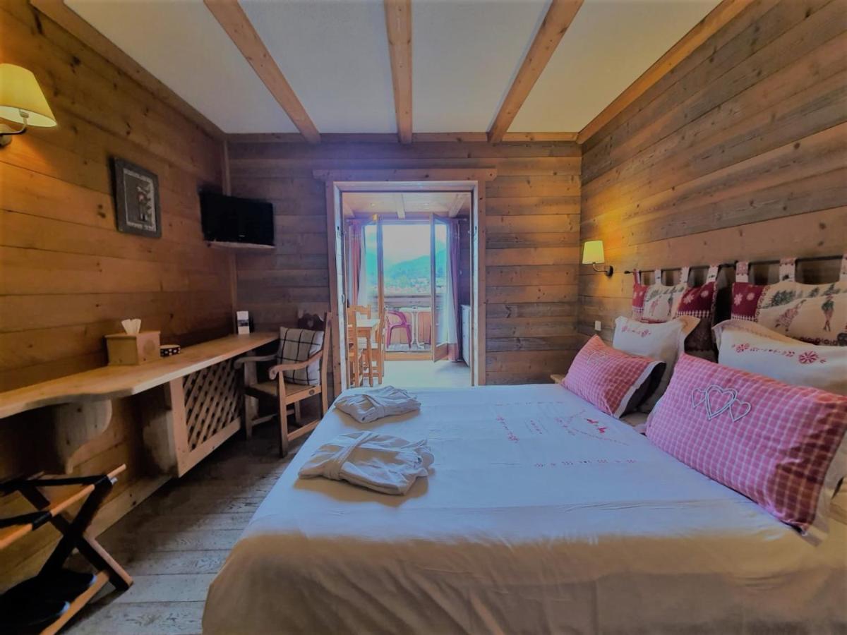 Un ou plusieurs lits dans un hébergement de l'établissement Café-Hôtel Le Morillon, Domaine du Grand Massif-Samoëns