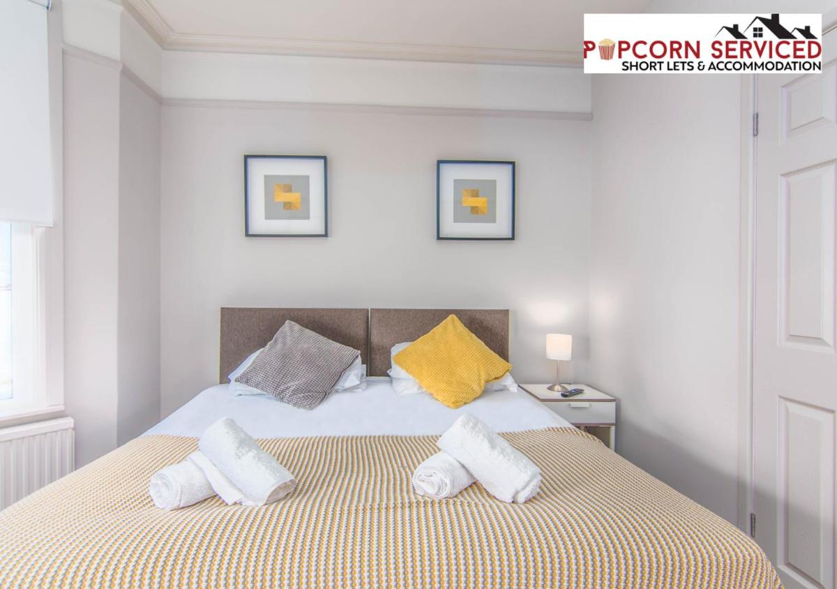 Monthly OFF - 6 Guest - 4 Beds - Free Parking by Popcorn Serviced Short Lets & Accommodation High Wycombe - Housity