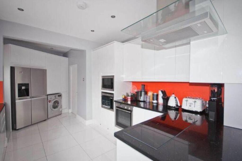 Luxury House in Pinner, 30 min to Central London!! - Housity
