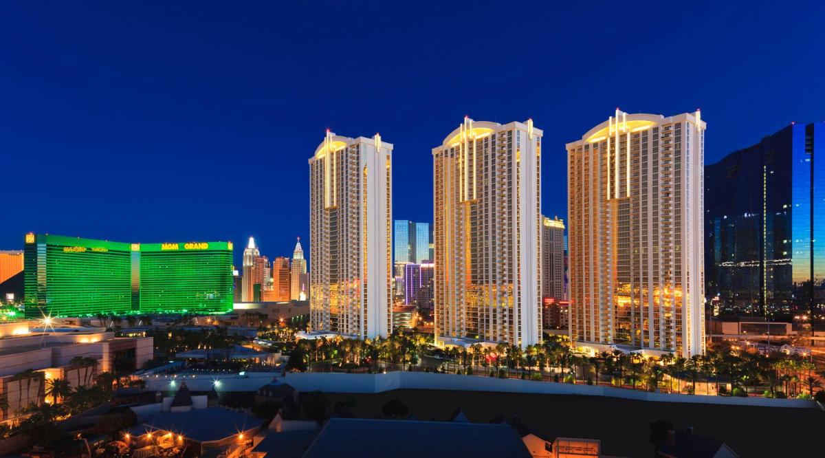 Awesome The Signature MGM condo with Strip view. No resort fee! - Housity
