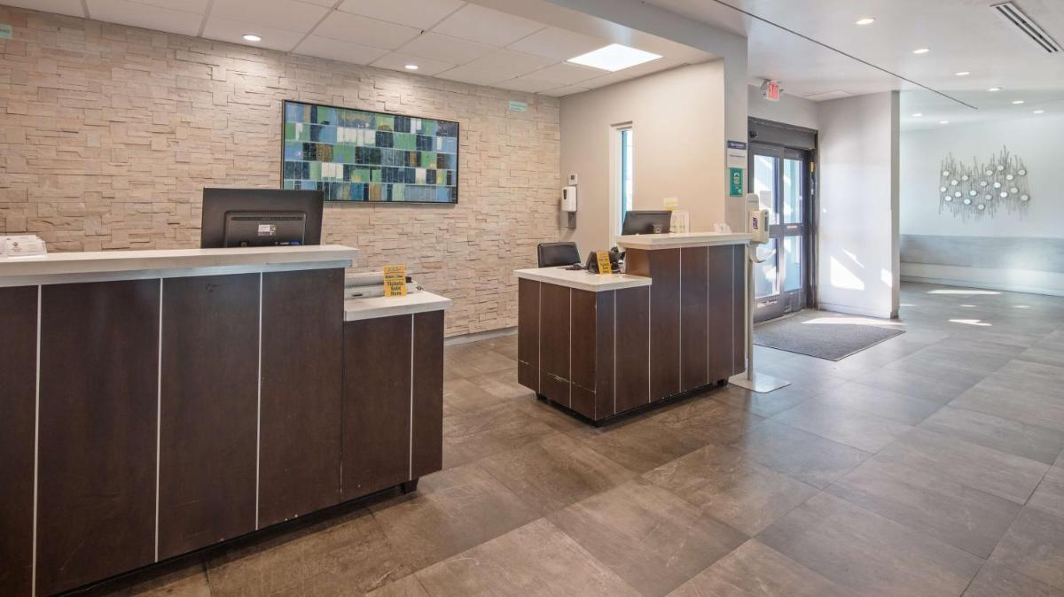 Best Western Plus Oceanside Inn - Housity