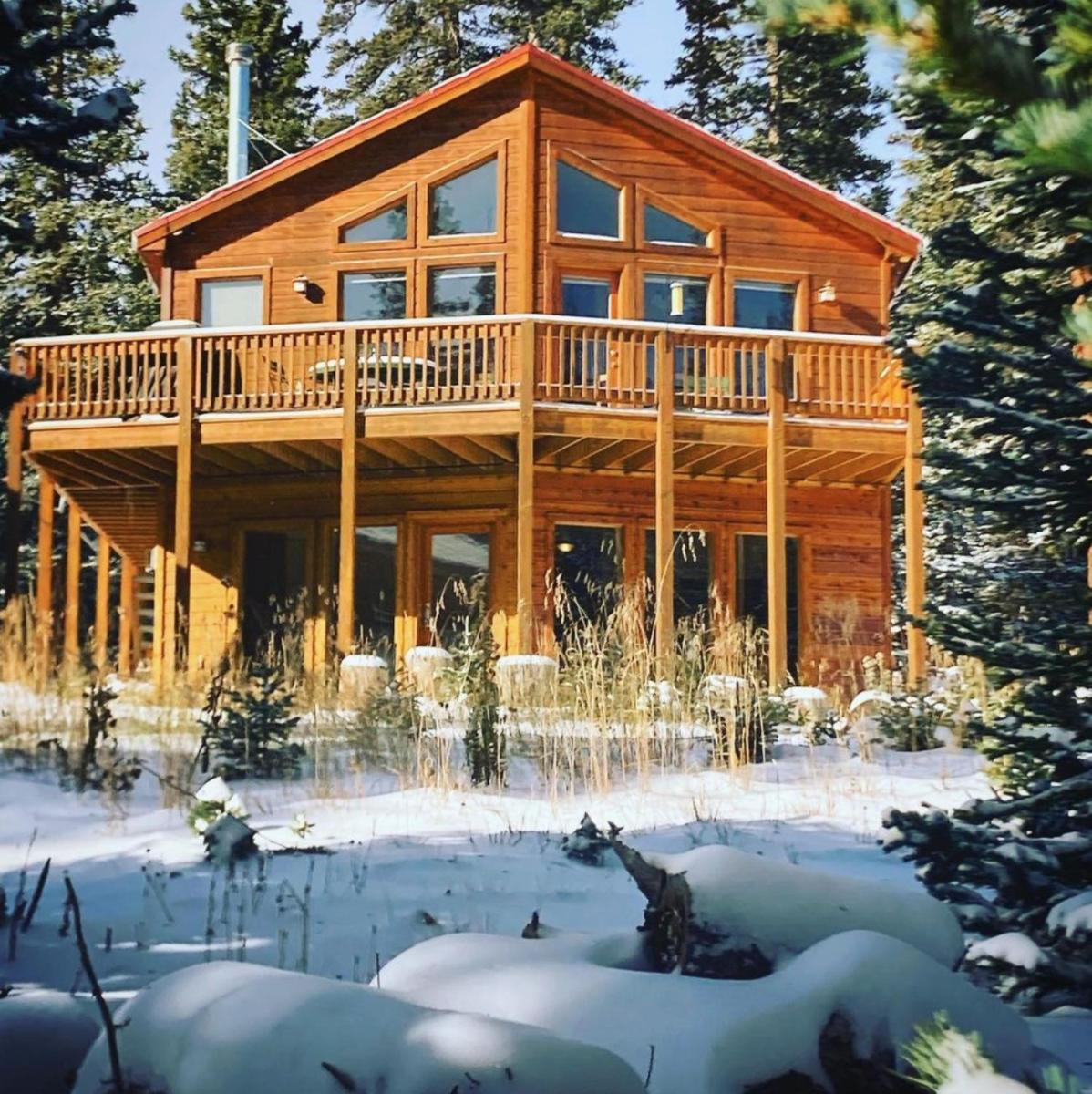 NEW HOT TUB! Secluded, tucked away cabin - Housity