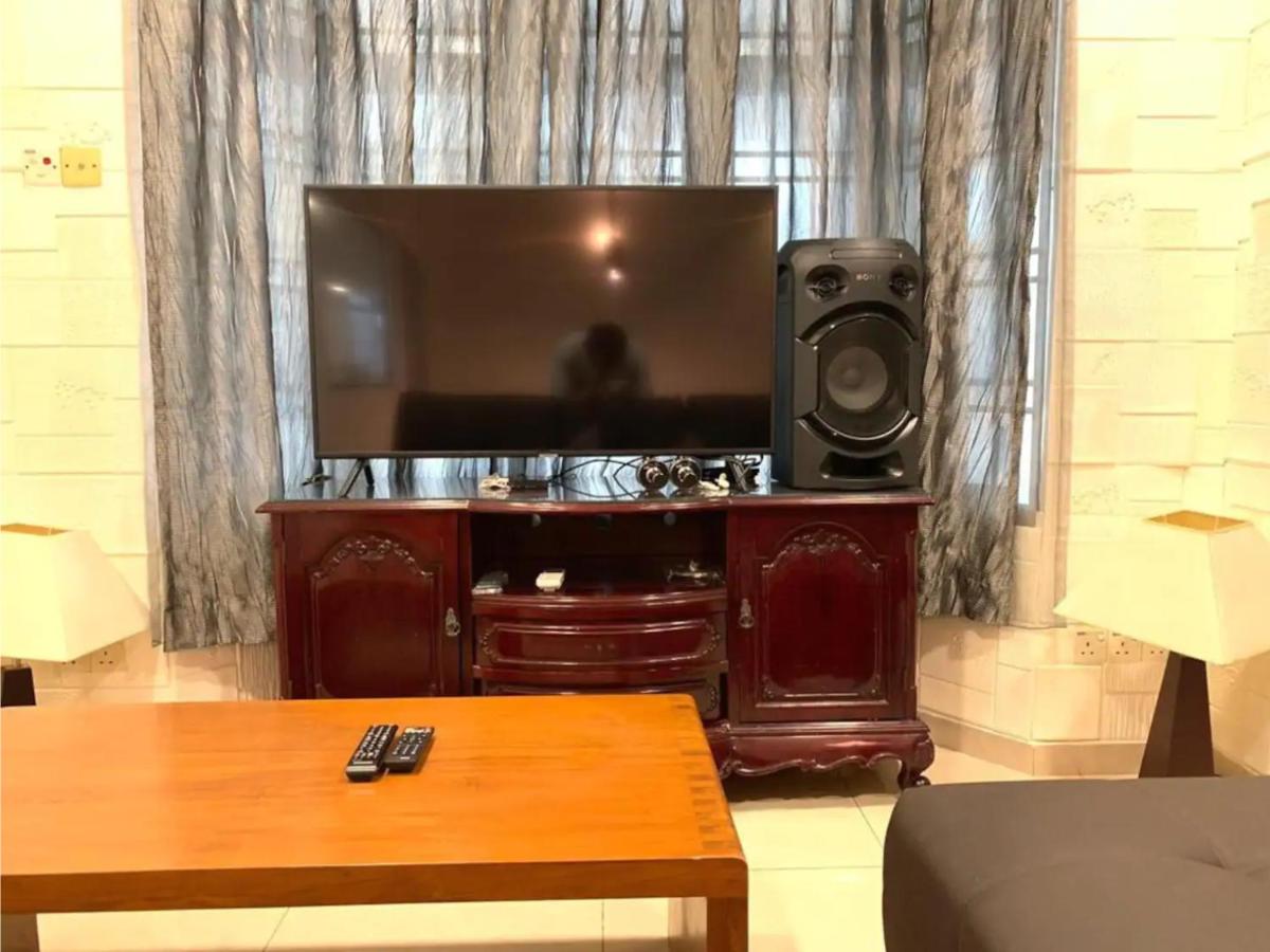 Suitetrails - Pelangi Landed House Gathering KTV ROOM by UHA