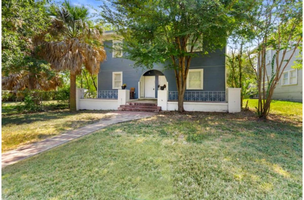 Impressive Cozy Historic 2BR Apt Near Downtown - Housity