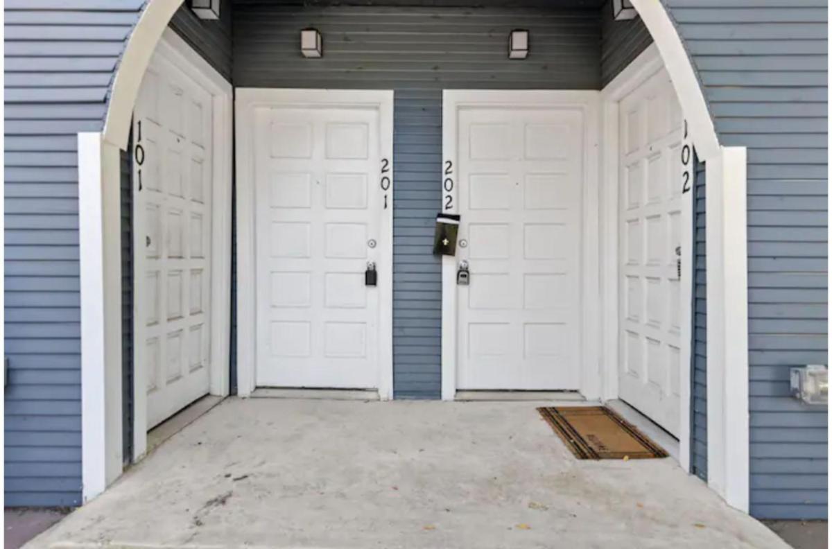 Impressive Cozy Historic 2BR Apt Near Downtown - Housity
