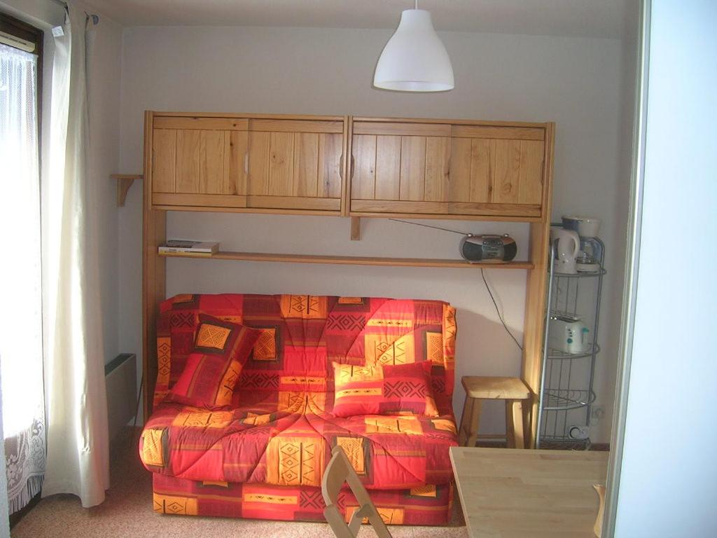 LELEX, MONTS JURA, LES ETALES 26 - Housity