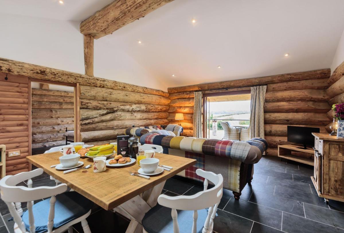 The Log Cabin - Housity