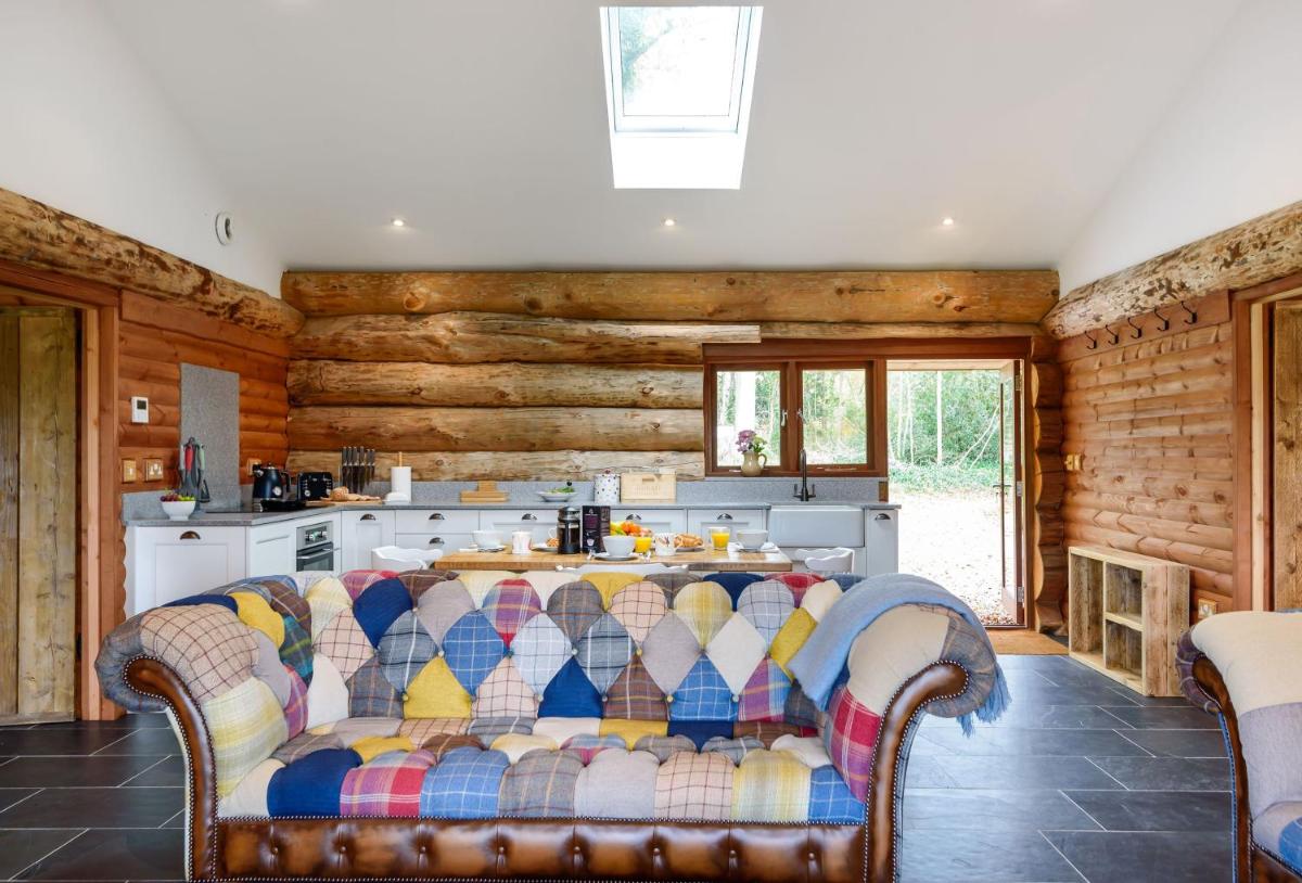 The Log Cabin - Housity