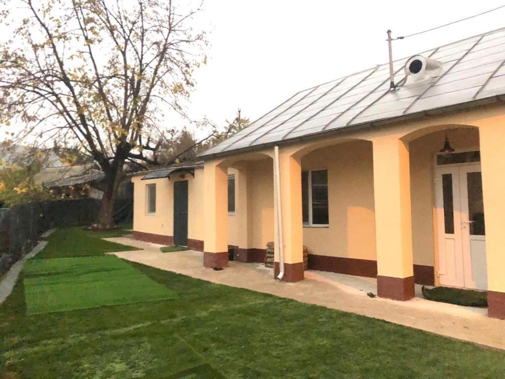 Cozy house with garden close to the city center and Airport Maximum four persons - Housity