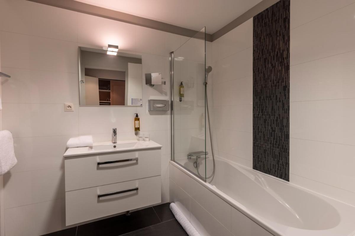 Salle de bains dans l'établissement PADJA Hôtel & Spa Vannes