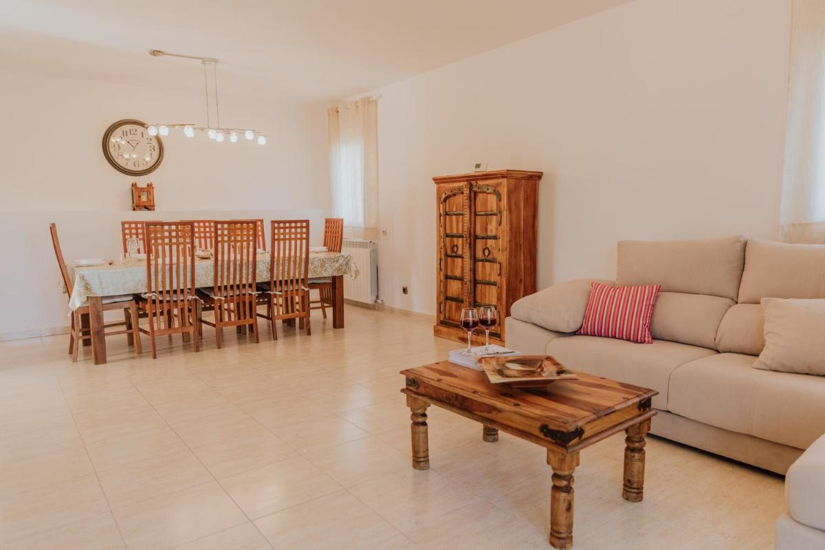 Collbato Resort. - Housity