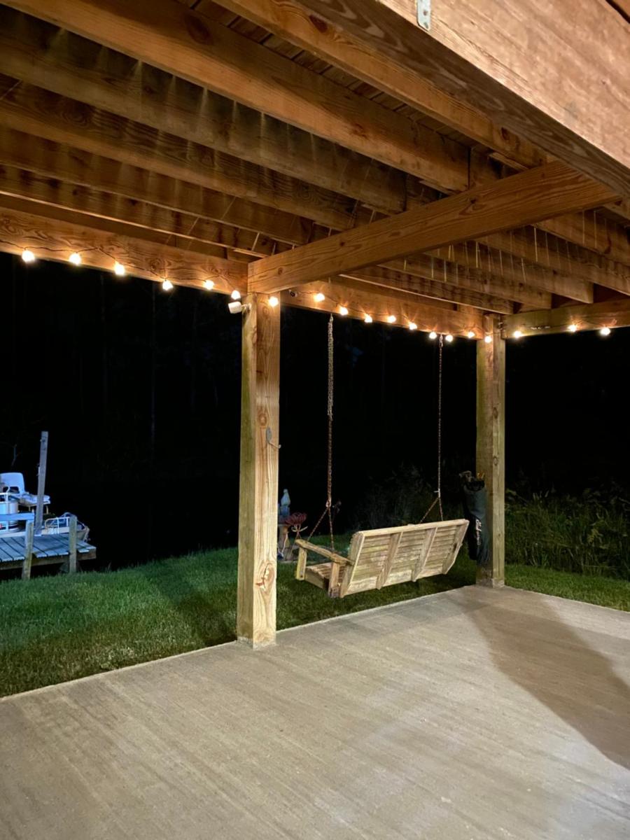 PEACEFUL RIVERFRONT COTTAGE SLEEPS 7 with Washer & Dryer - Housity