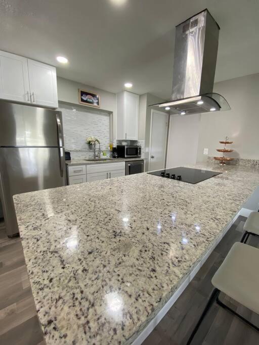 Modern and stylish home 10 minutes from MCO Airport - Housity