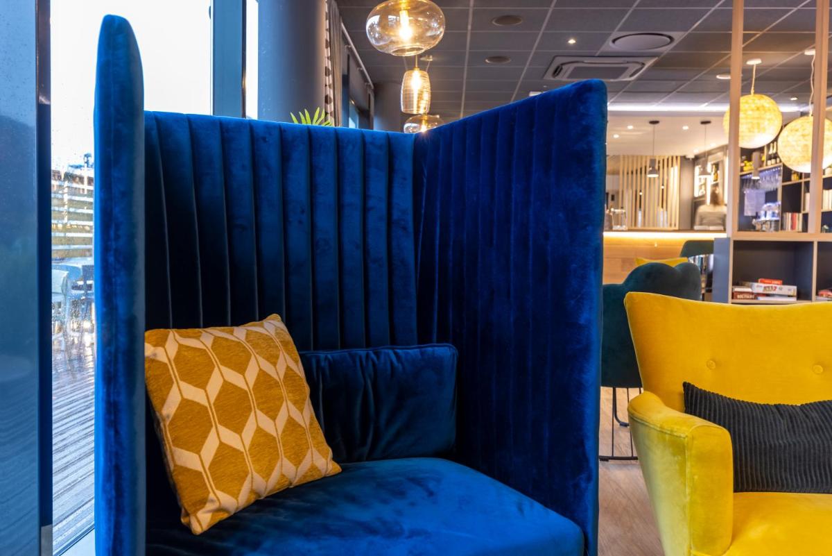 Coin salon dans l'établissement PADJA Hôtel & Spa Vannes