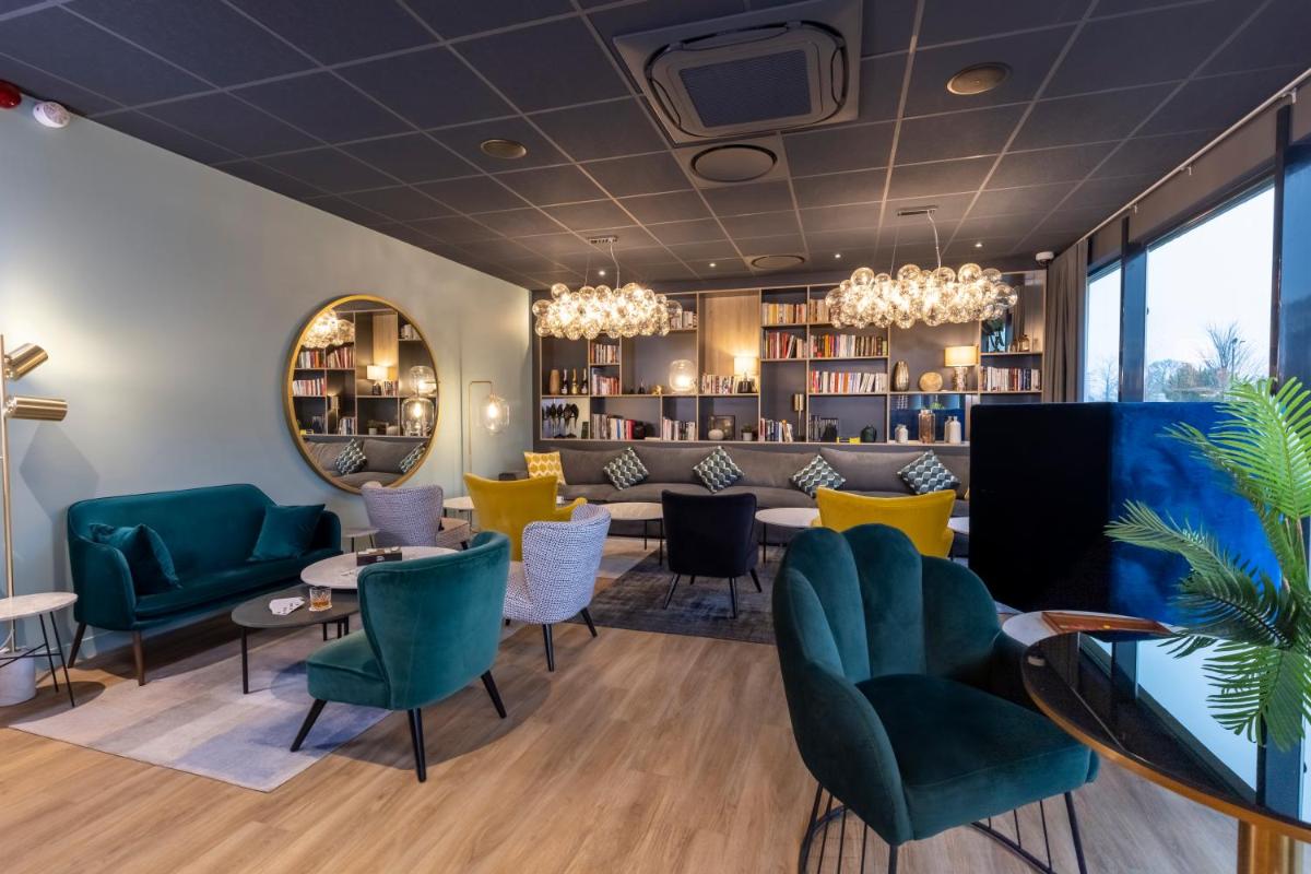 Coin salon dans l'établissement PADJA Hôtel & Spa Vannes