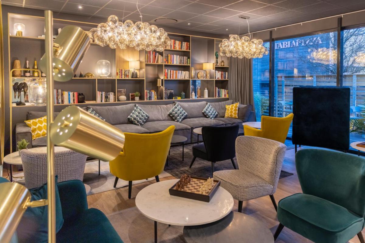 Coin salon dans l'établissement PADJA Hôtel & Spa Vannes