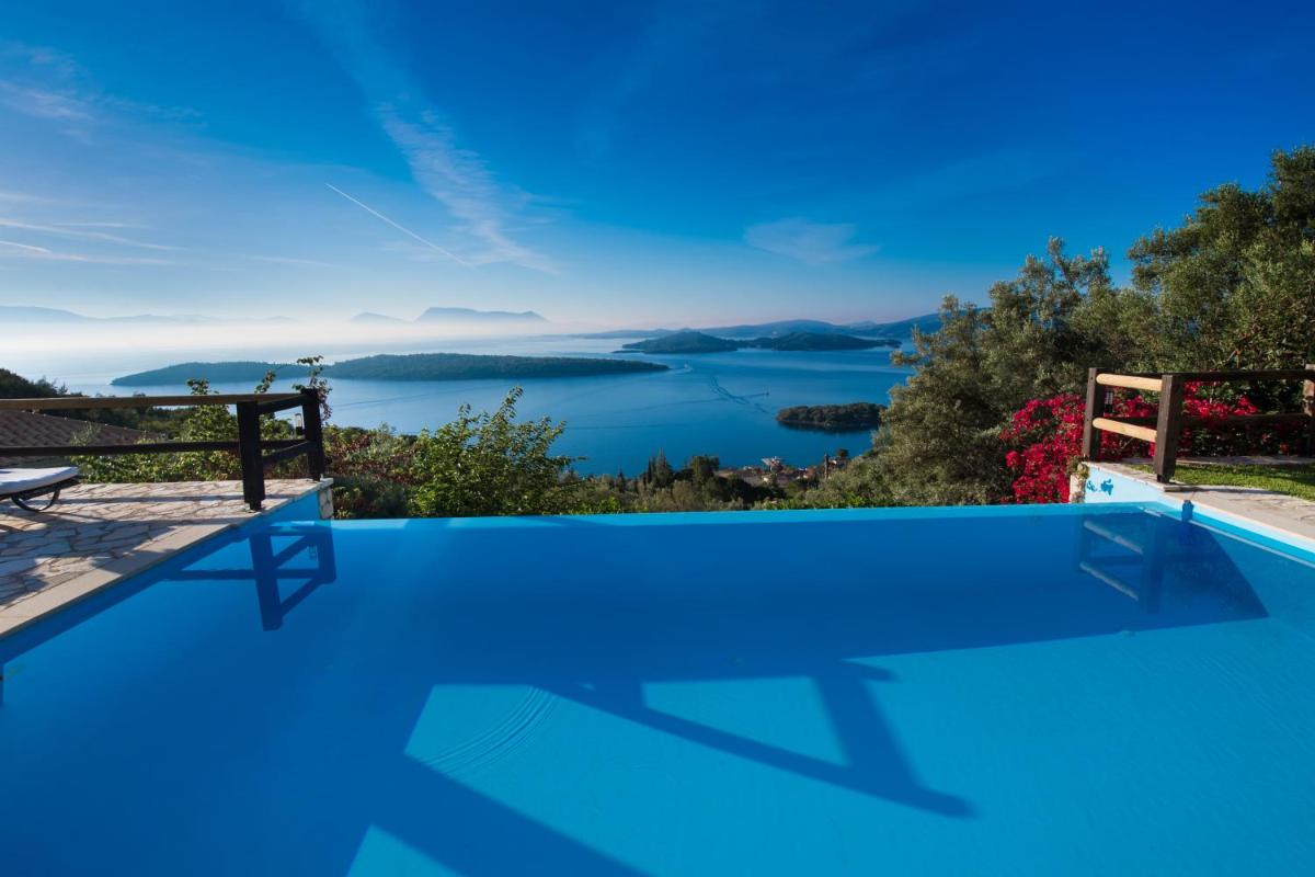 Villa Pasithea - breathtaking seaviews, infinity pool, privacy, close to the beach - Housity