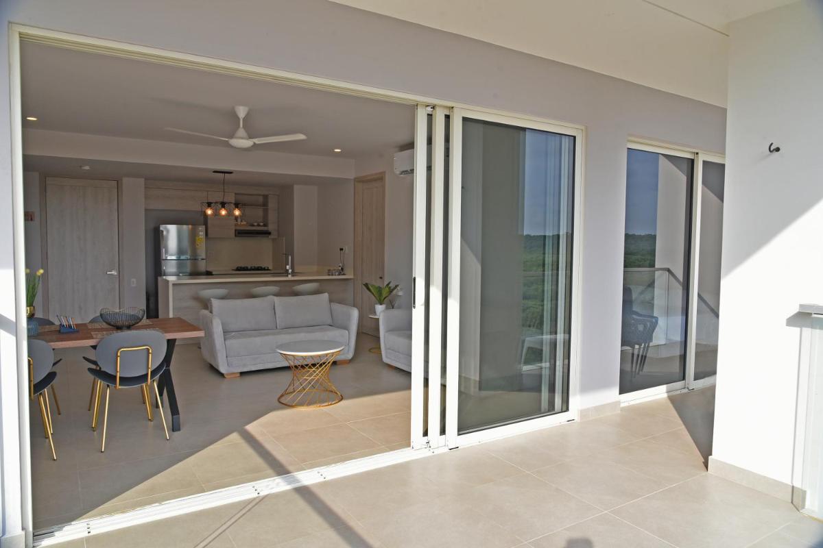 Suitetrails - Spacious apartment in a modern condominium w lovely view