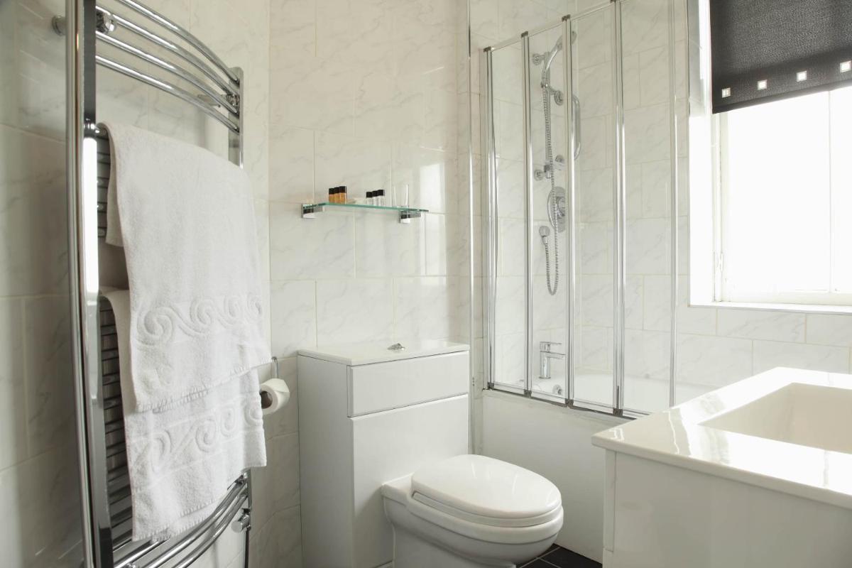 SGE Esplanade Hotel - Housity